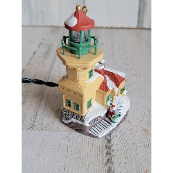 Hallmark 2007 Lighthouse greetings glitter Xmas ornament penguin - Picture 2 of 6